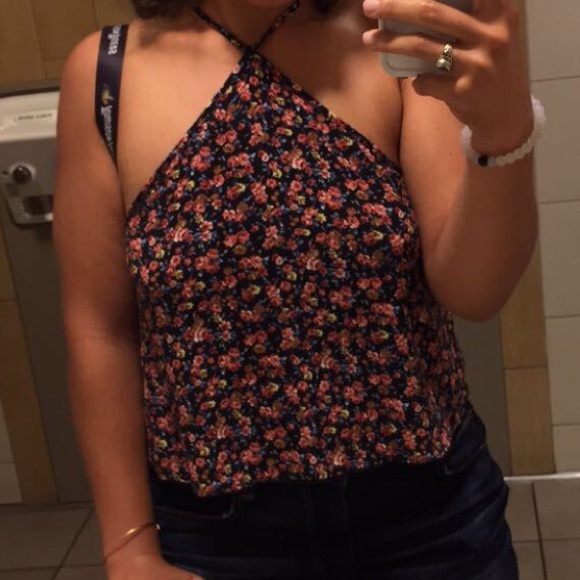 AEO 🦅 Halter style crop top - Picture 1 of 4